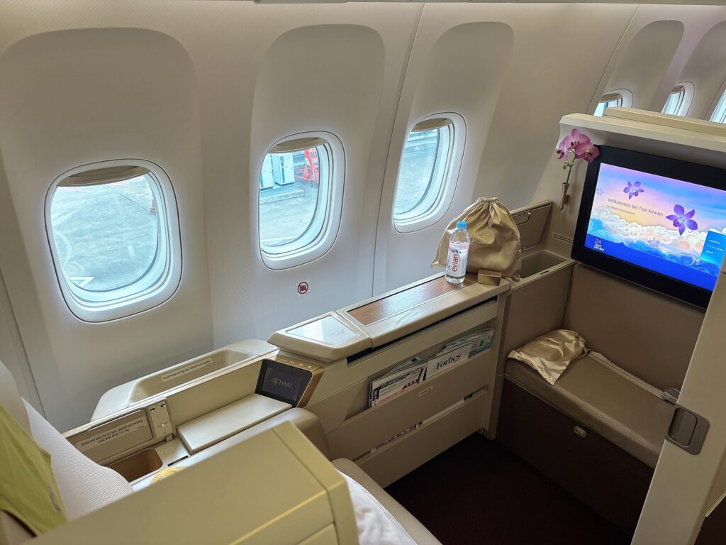 ANAマイルで予約したタイ航空ファーストクラス特典航空券