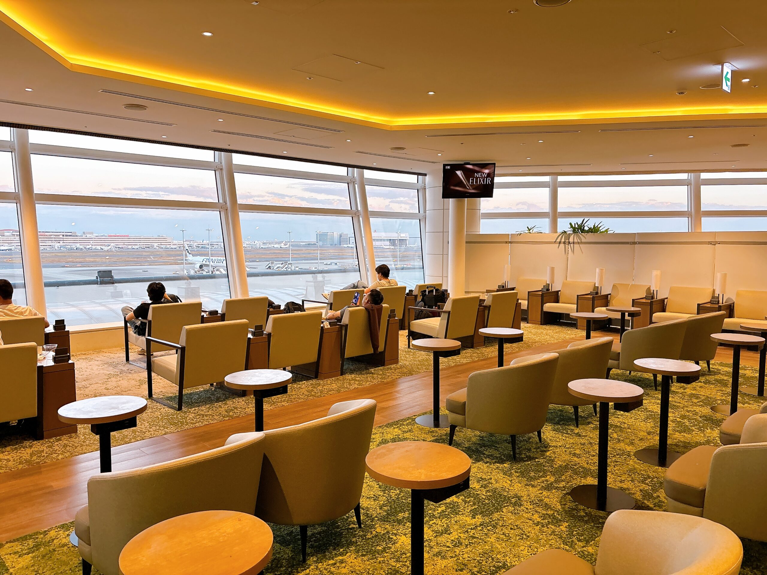 TIAT LOUNGE内の様子